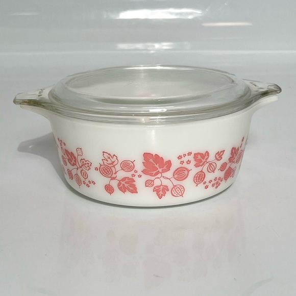 Vintage Pyrex Gooseberry Pink Cinderella Bake-Serve-Store Casserole # 472 & Lid - Picture 3 of 15